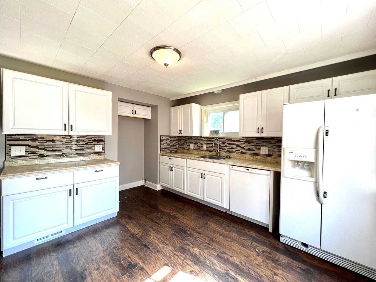 21400 Goller Ave - Photo 2 of 18