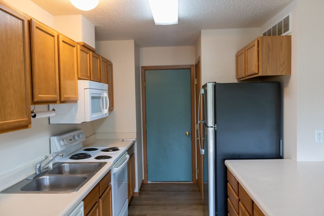 1039 Scott Park Dr - Photo 5 of 20