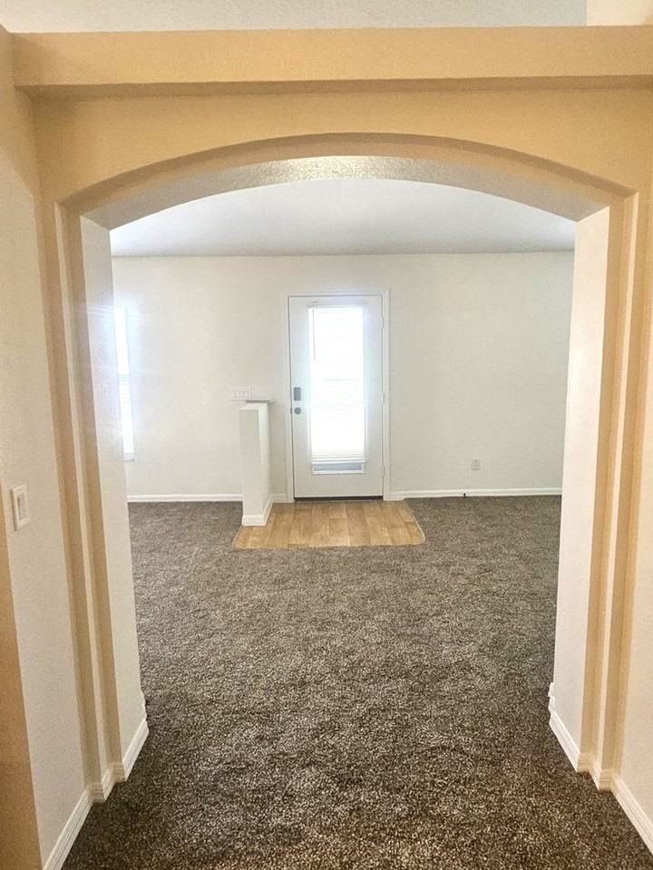 25173 Mercedes Dr - Photo 4 of 29
