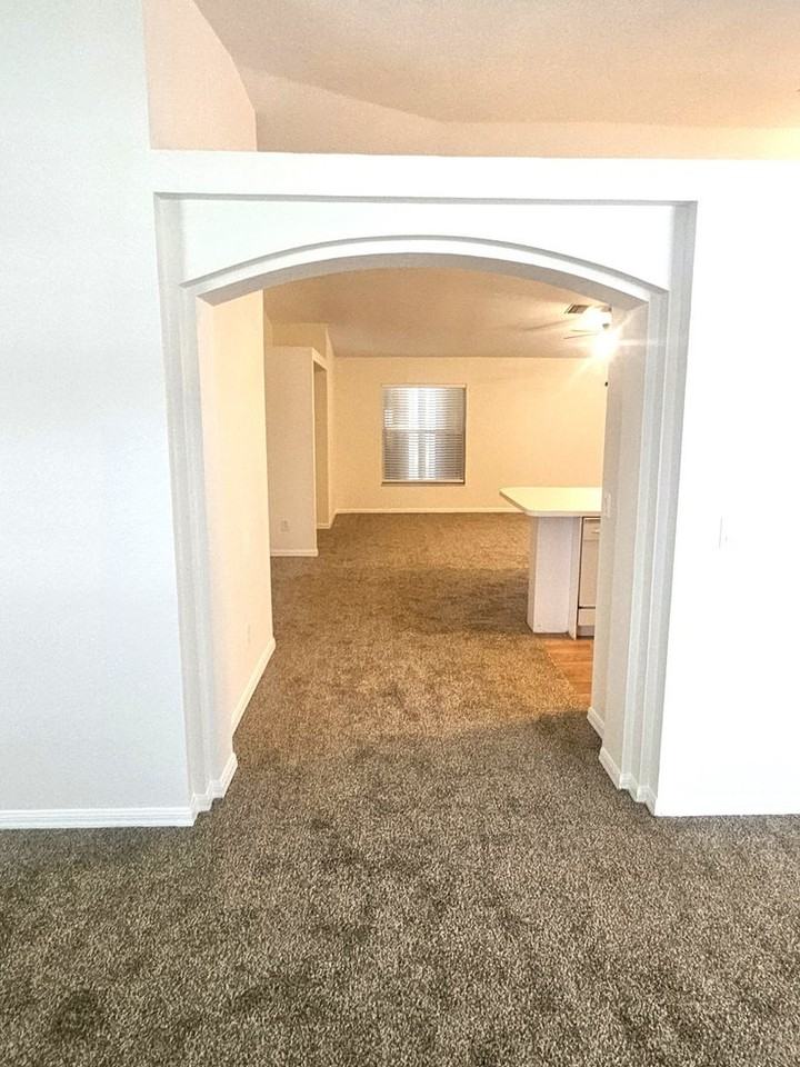 25173 Mercedes Dr - Photo 5 of 29