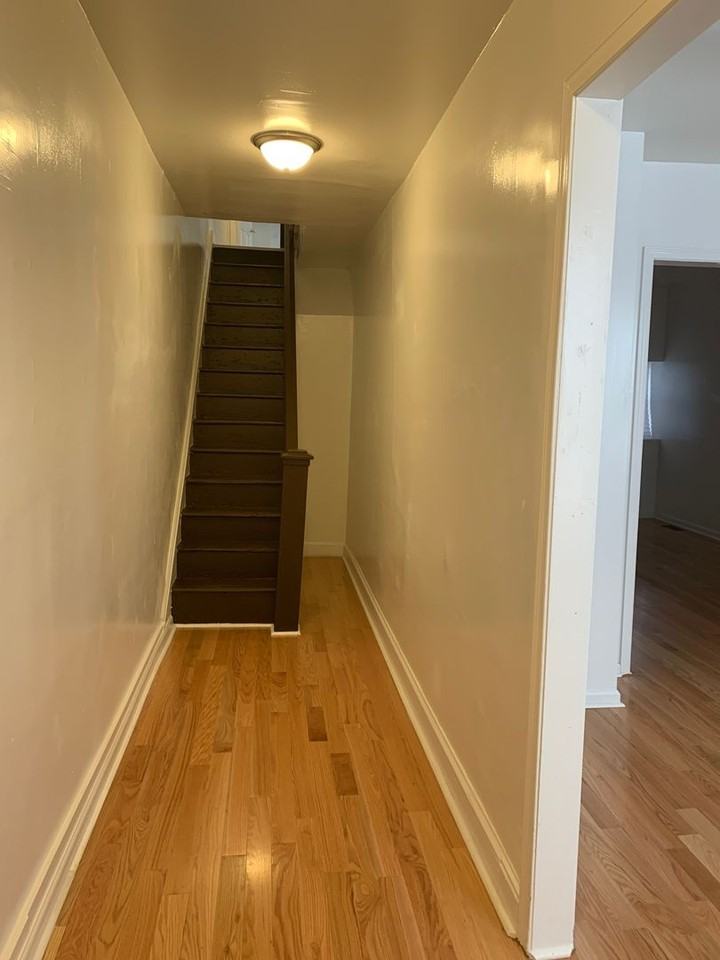 341 S Duke St - Photo 4 of 23