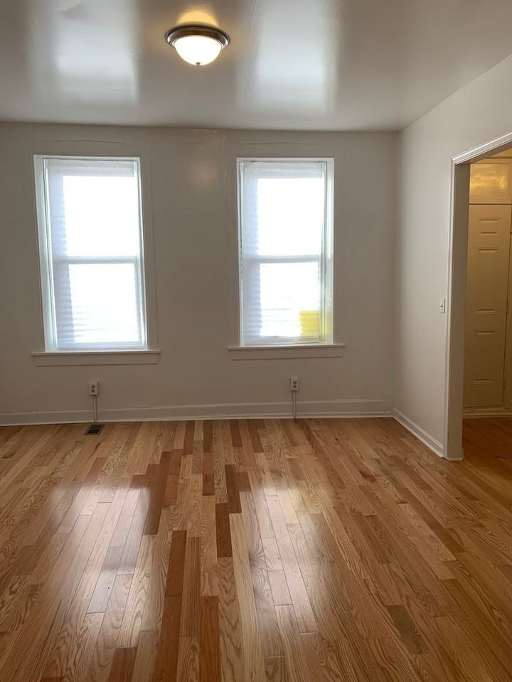 341 S Duke St - Photo 7 of 23