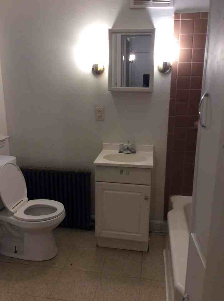 729 W Poplar St #1 - Photo 3 of 11