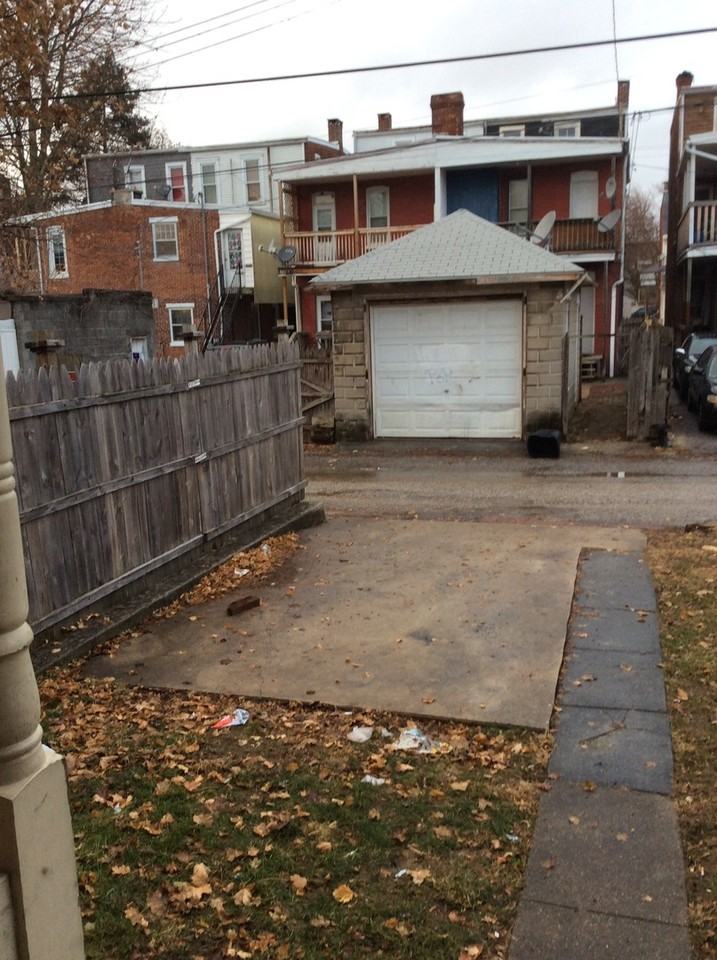 729 W Poplar St #1 - Photo 7 of 11