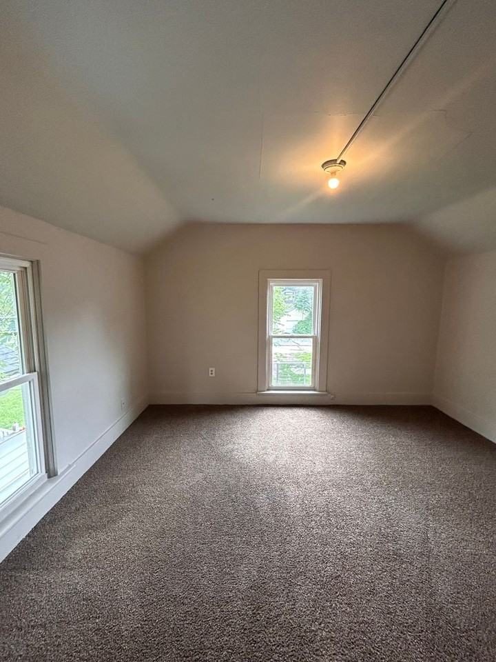 3413 Oliver St - Photo 6 of 9