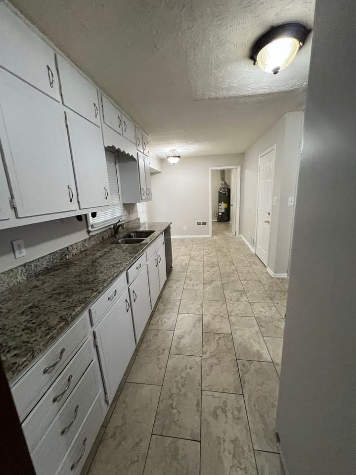 3861 Imperial Dr - Photo 4 of 17