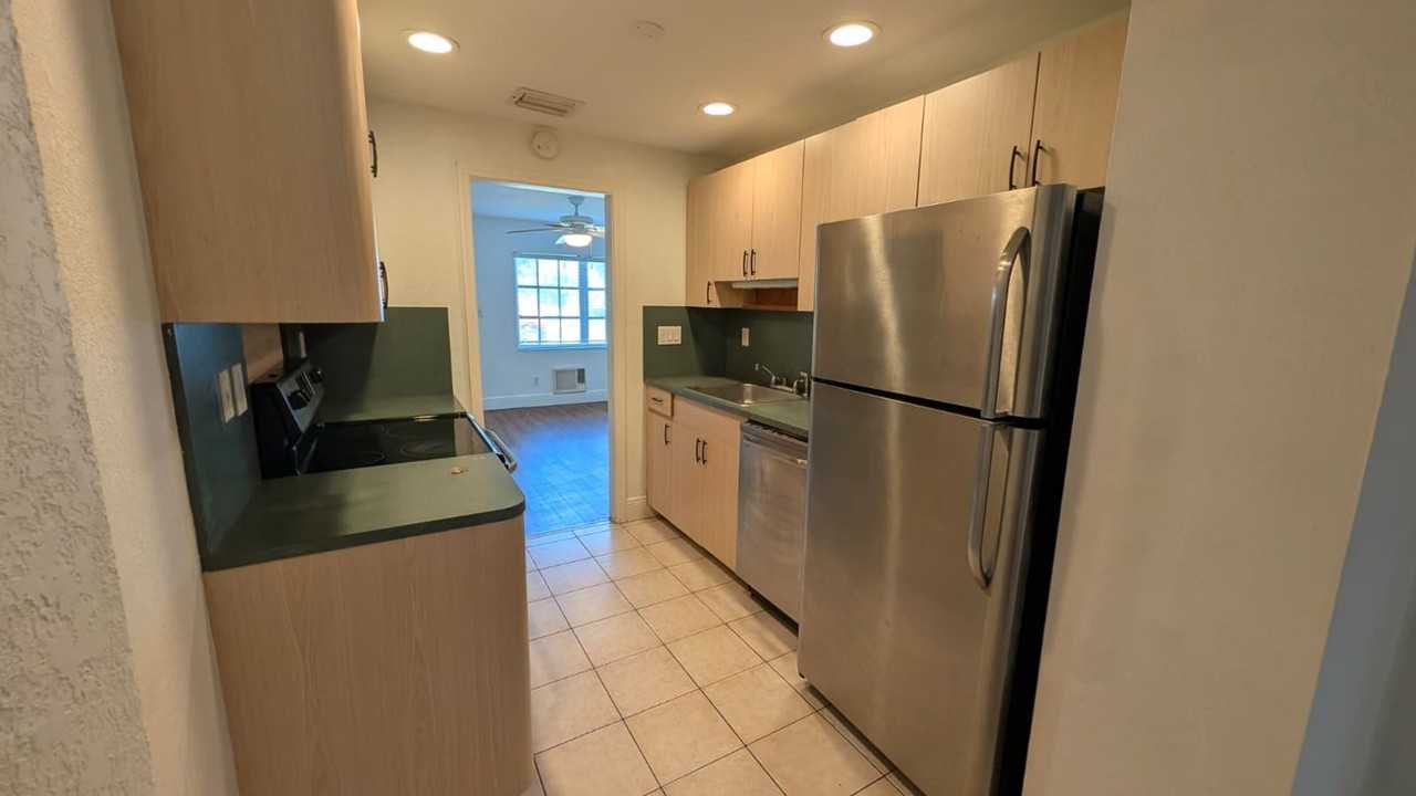 1448 Ne 27th Ct - Photo 7 of 25
