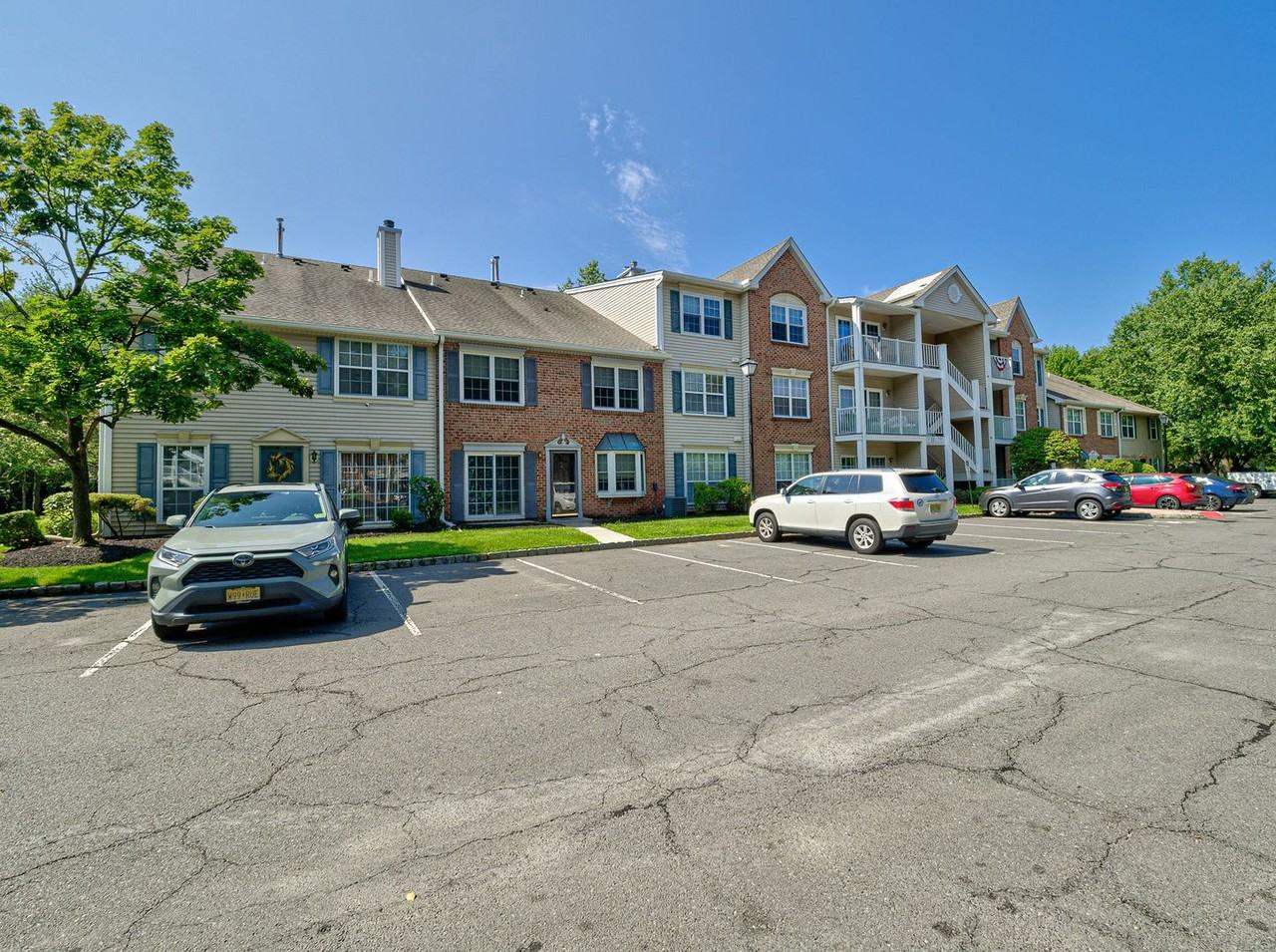 96 Versailles Ct - Photo 4 of 40