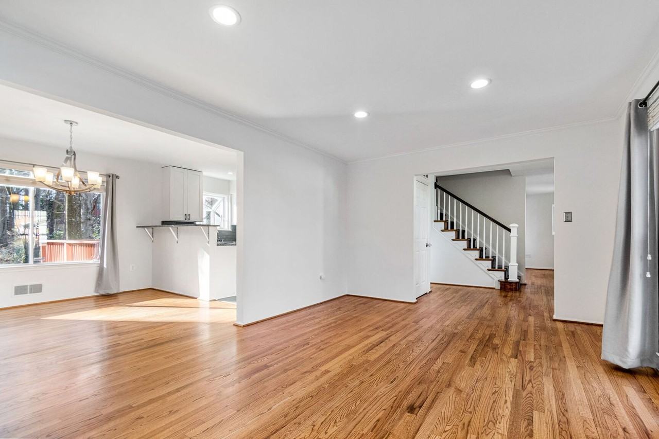 17020 Briardale Rd - Photo 2 of 46