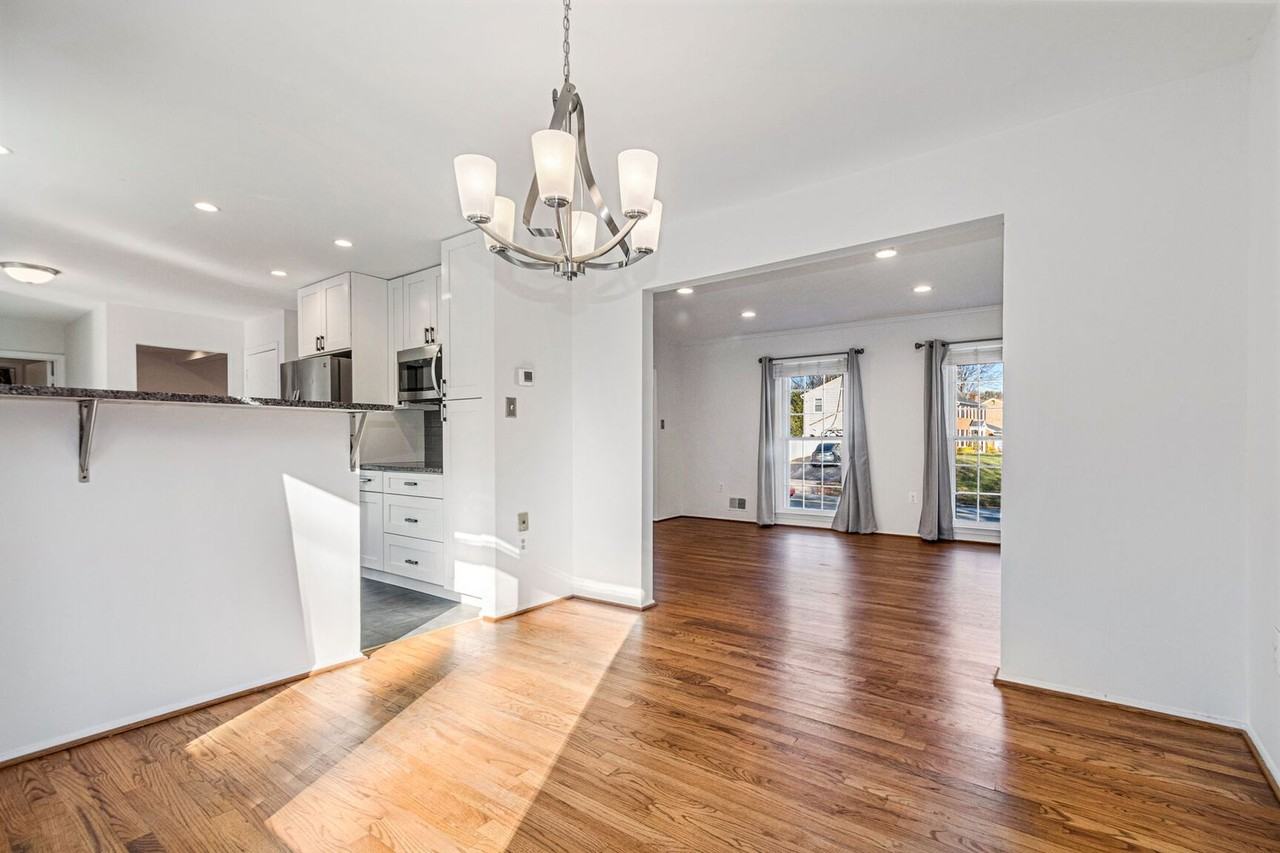 17020 Briardale Rd - Photo 5 of 46
