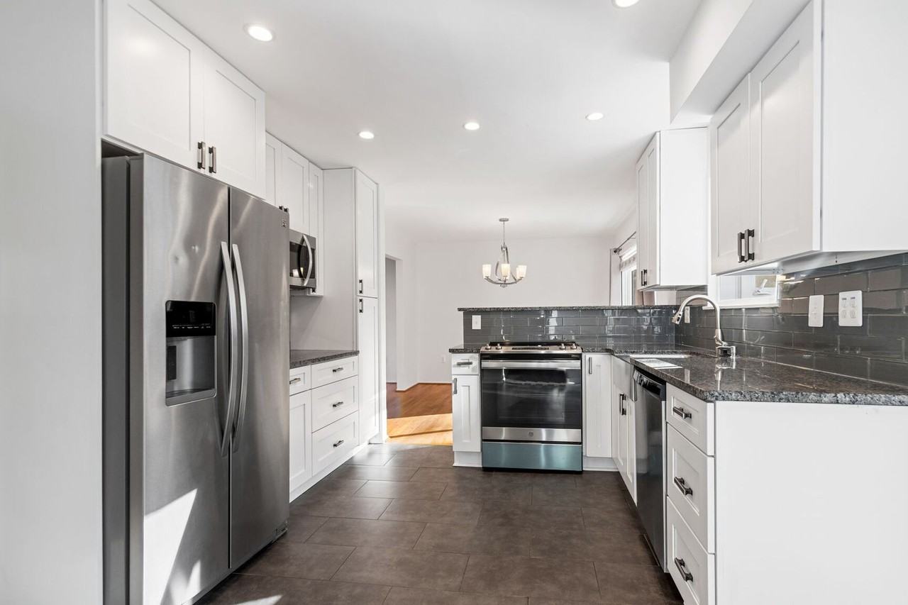 17020 Briardale Rd - Photo 7 of 46