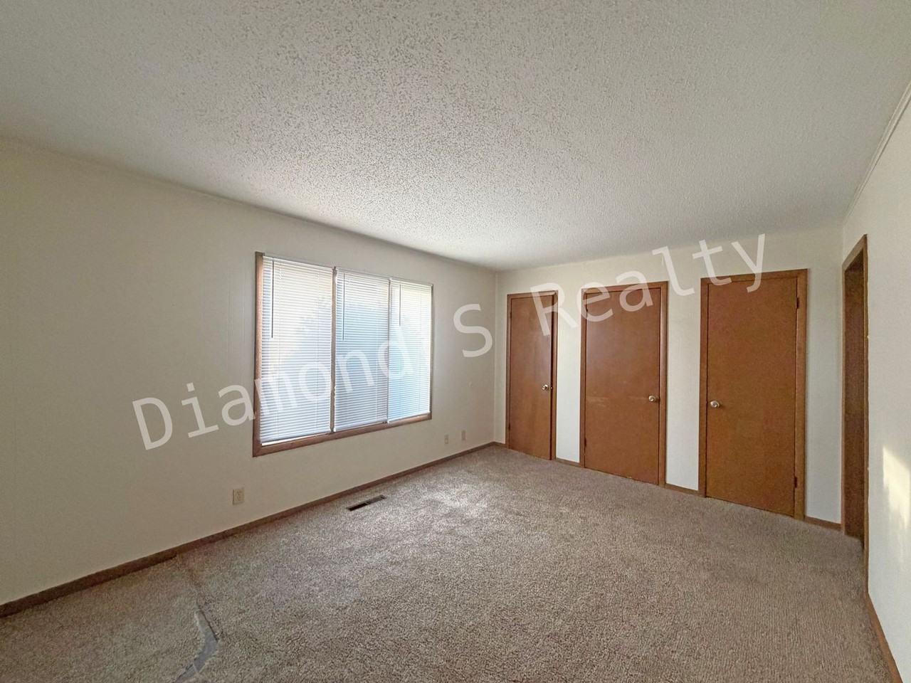2545 S South Pl - Photo 2 of 11