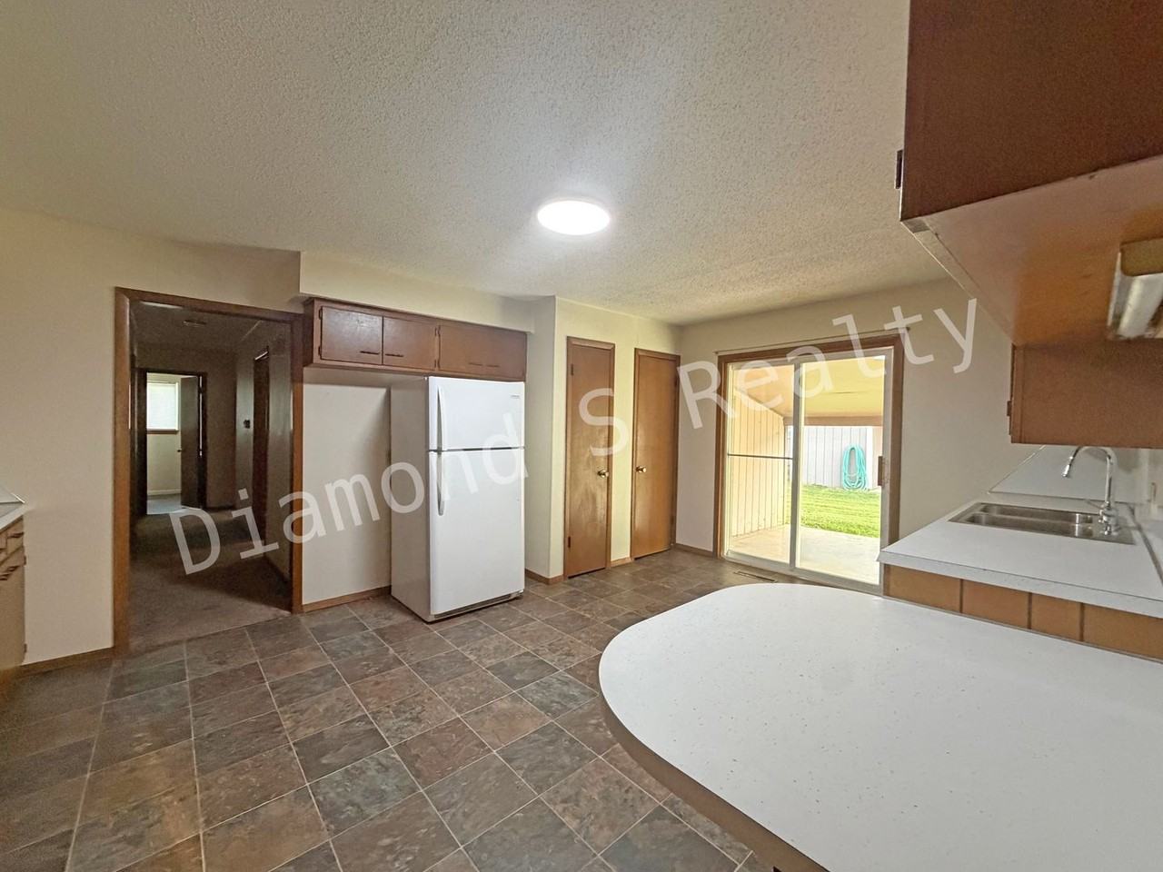 2545 S South Pl - Photo 4 of 11