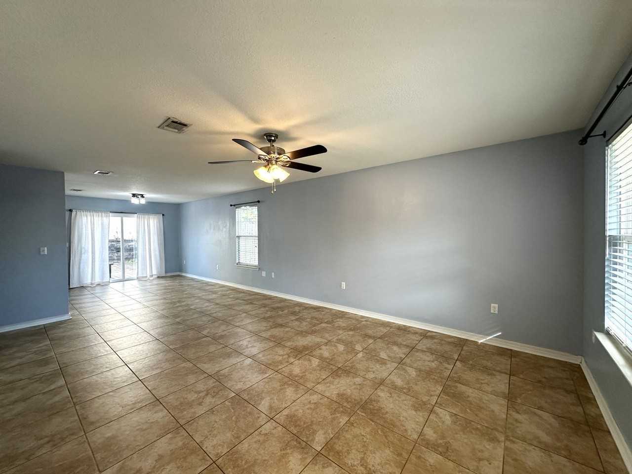 417 Eisenhower Dr - Photo 4 of 19