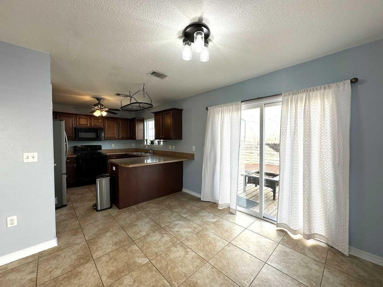 417 Eisenhower Dr - Photo 5 of 19
