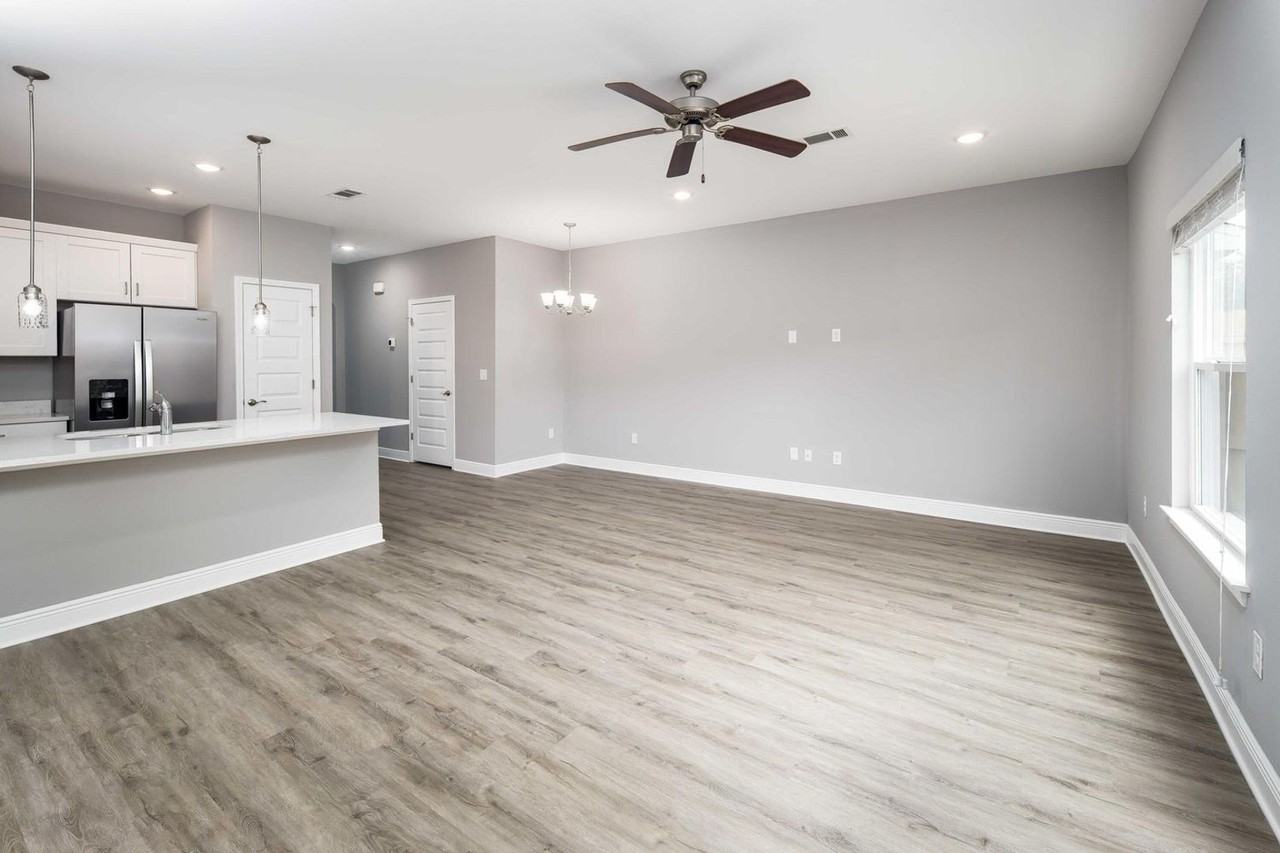 319 Carmel Dr #15 - Photo 4 of 33