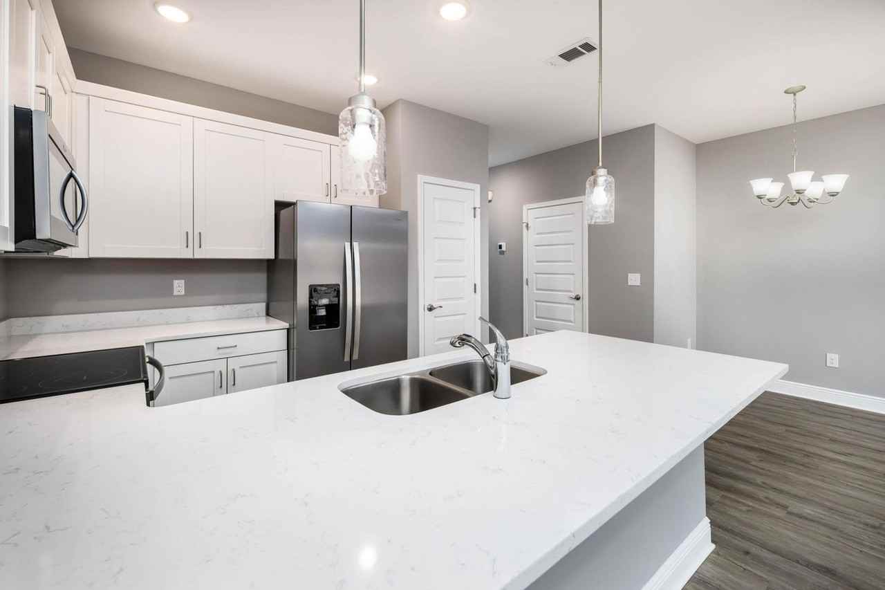 319 Carmel Dr #15 - Photo 5 of 33