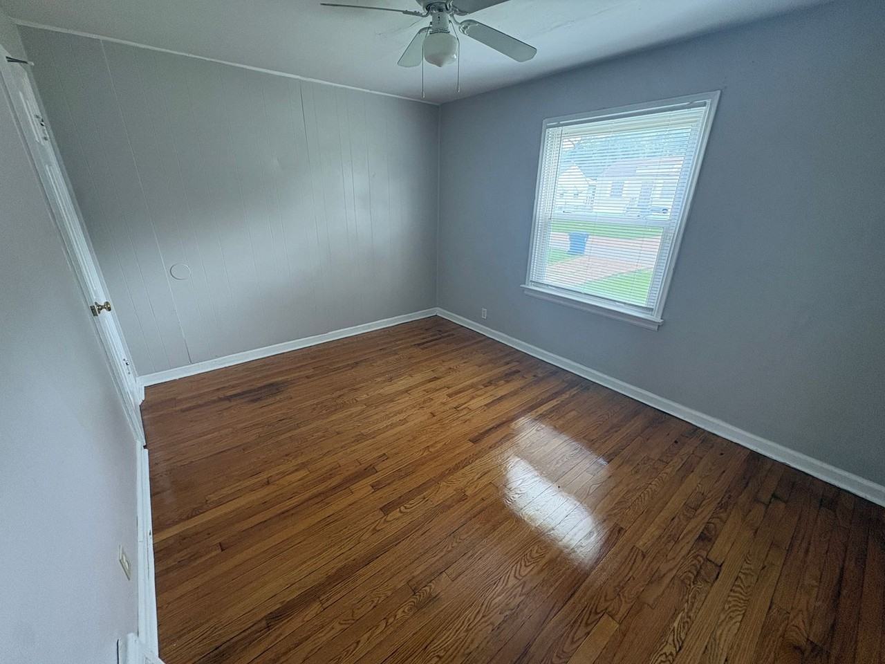 8131 Zoe Dr - Photo 3 of 8