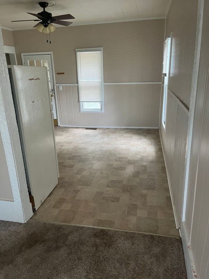 801 W 2nd St - Photo 6 of 10