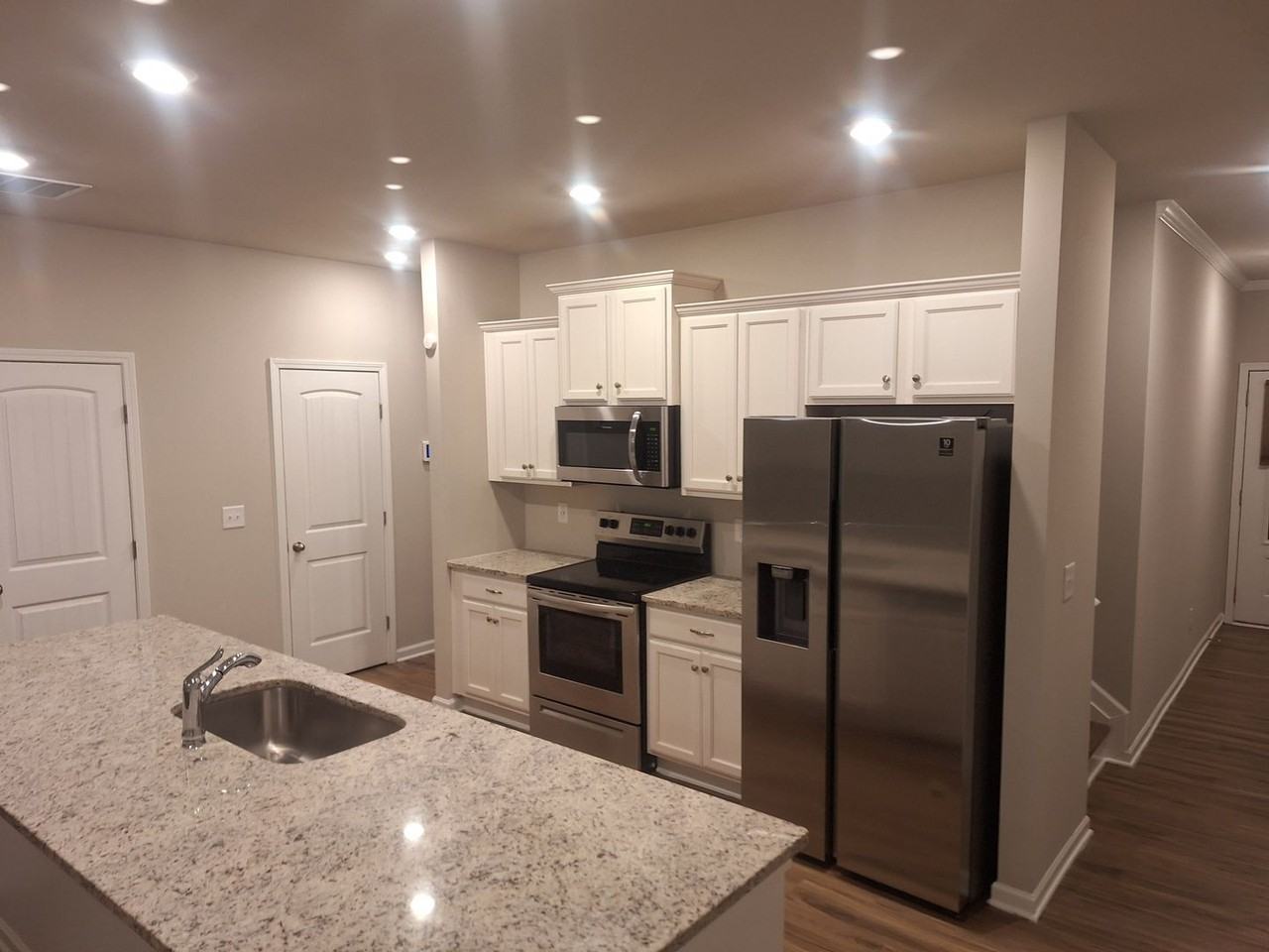 220 Turner Ln - Photo 3 of 36