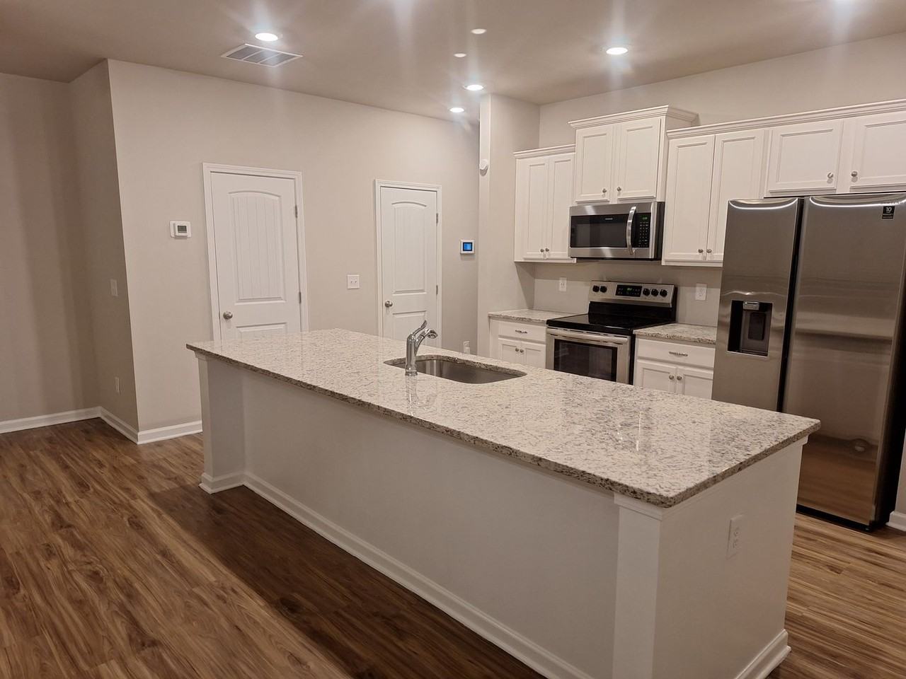 220 Turner Ln - Photo 4 of 36