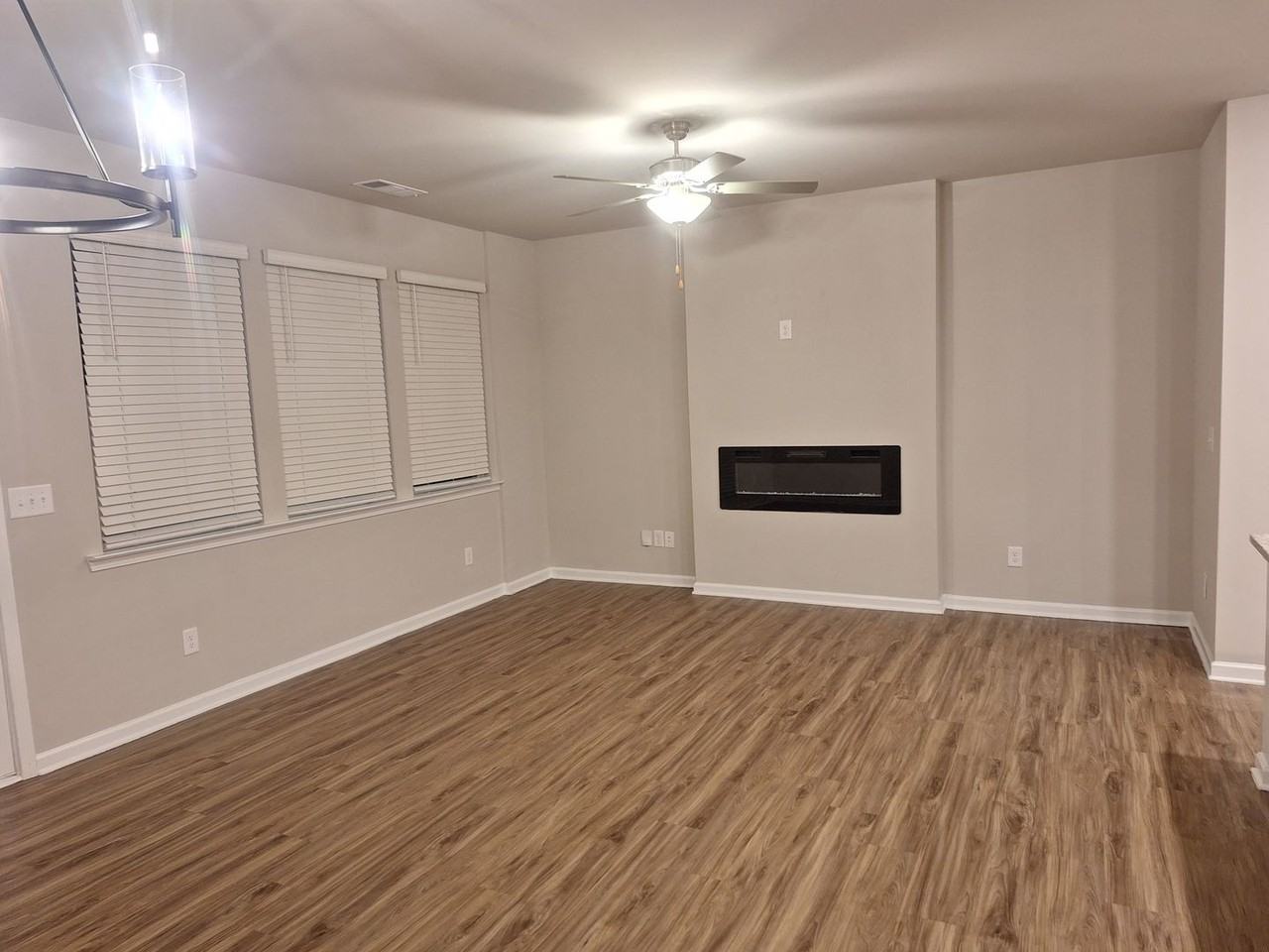 220 Turner Ln - Photo 7 of 36