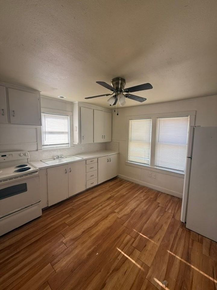 1630 1/2 S 11th St - Photo 5 of 12