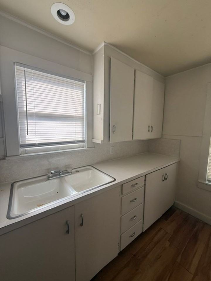 1630 1/2 S 11th St - Photo 6 of 12
