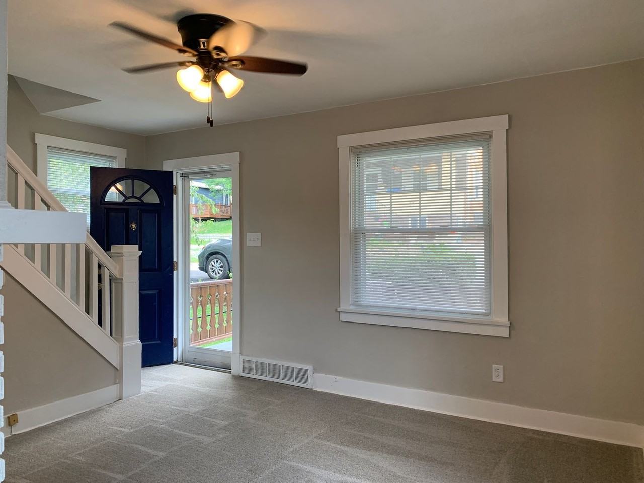 344 Clarence St - Photo 2 of 16