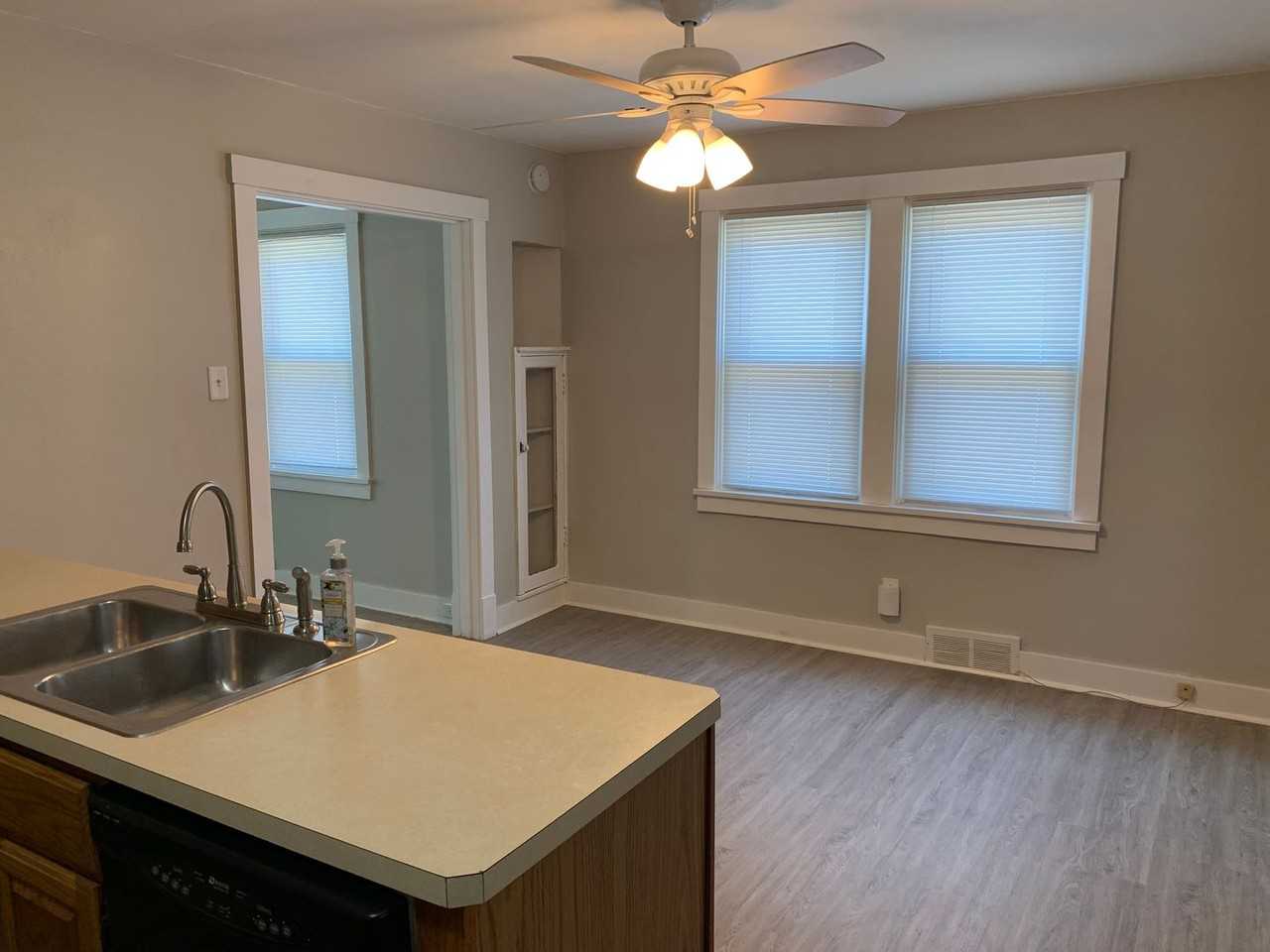 344 Clarence St - Photo 7 of 16