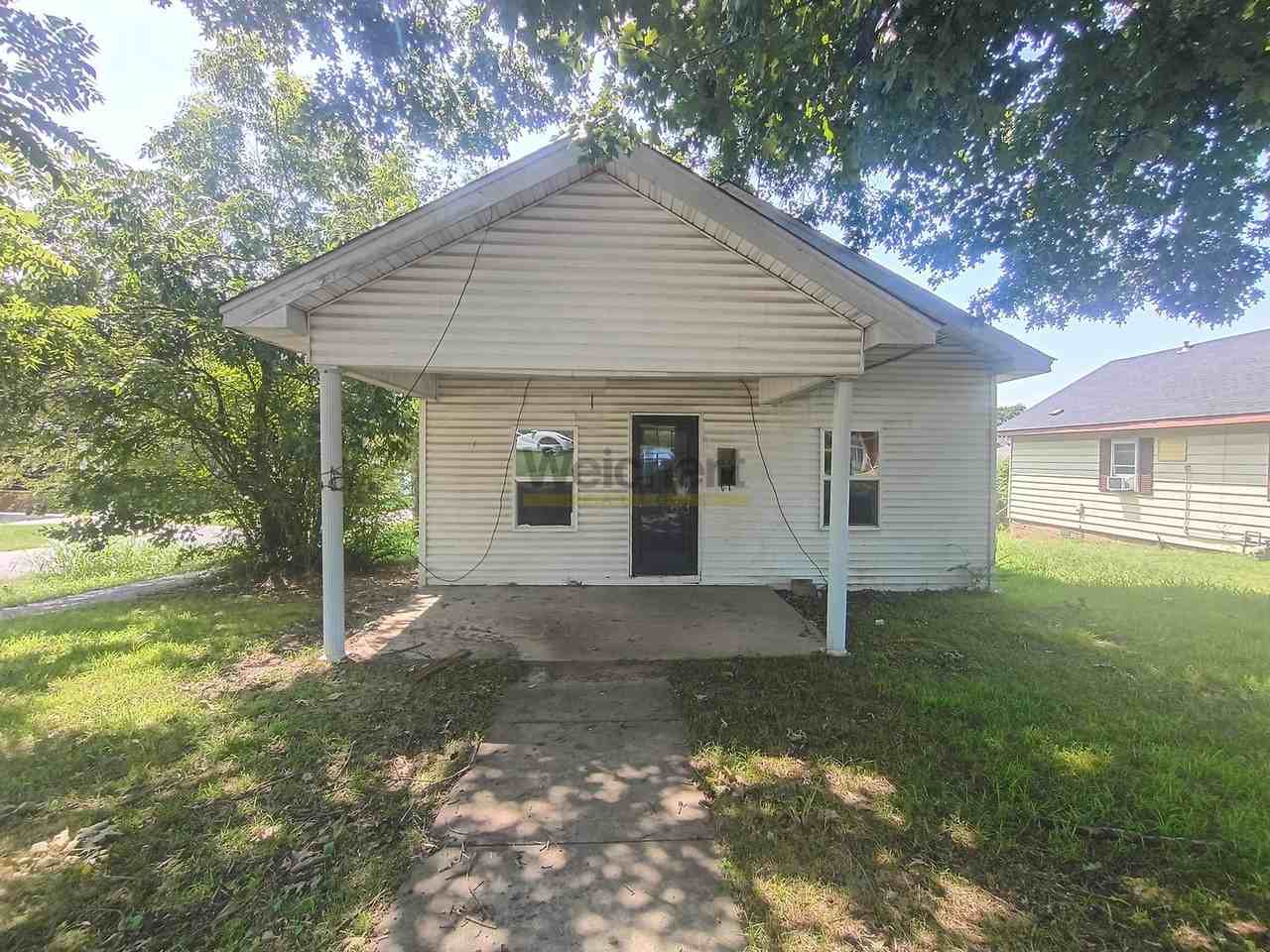 900 W Park St - Photo 2 of 4