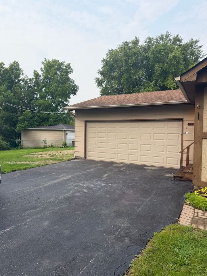 1811 Hazelwood Dr - Photo 3 of 14