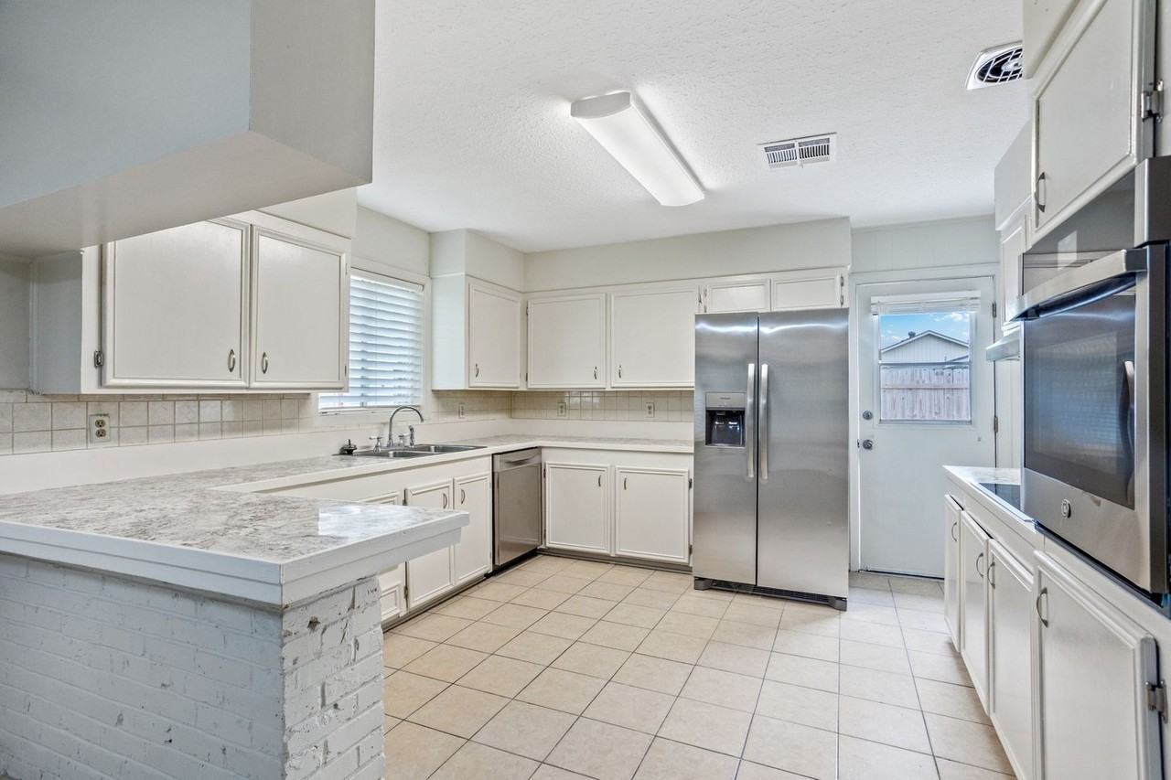 4842 Ponderosa St - Photo 4 of 10