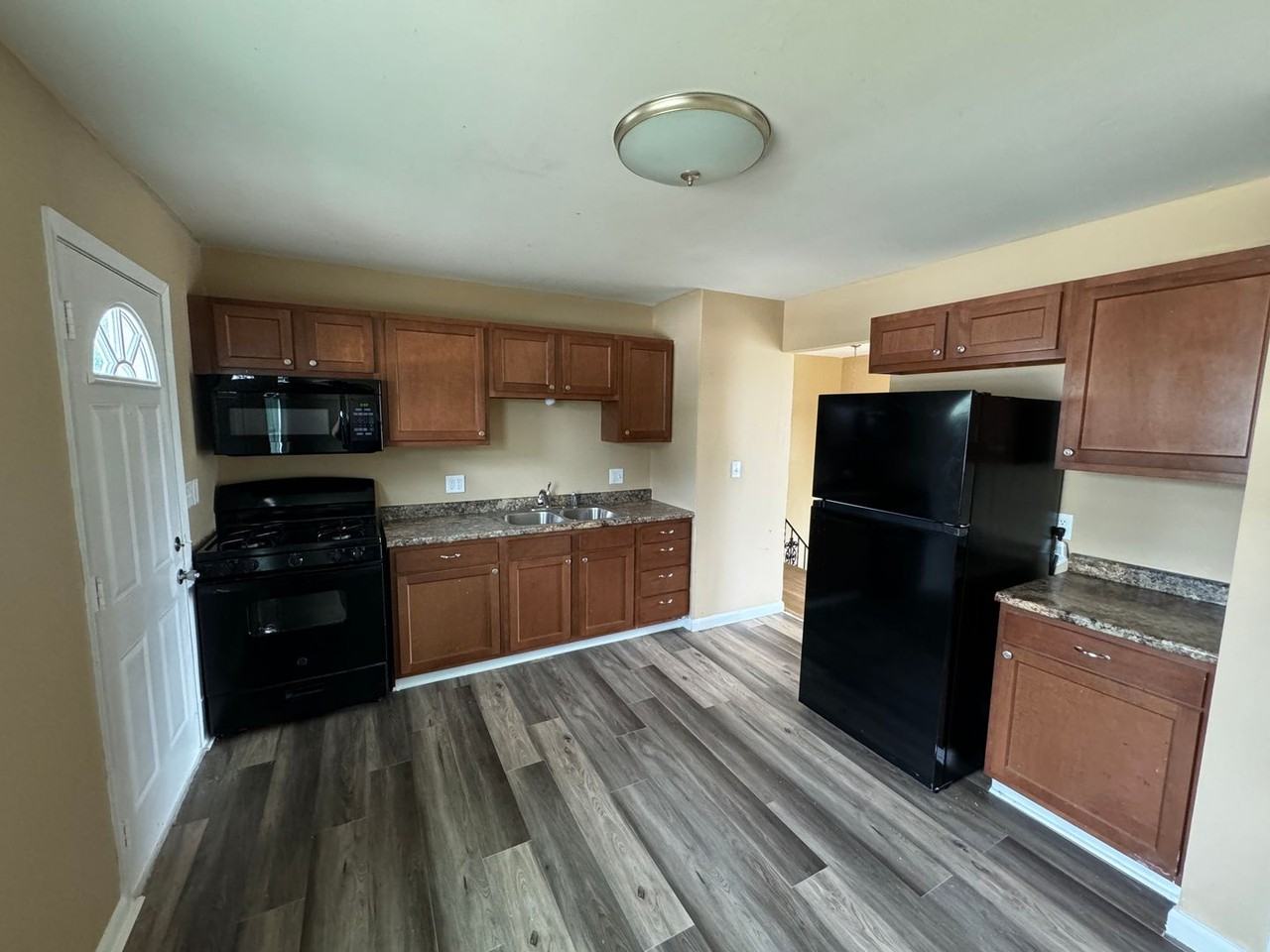 321 19th Avenue Ct W - Photo 2 of 10