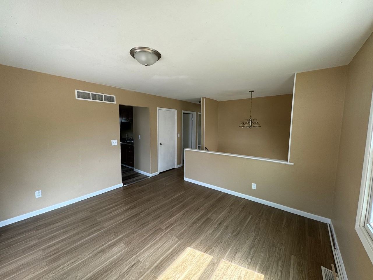 321 19th Avenue Ct W - Photo 5 of 10