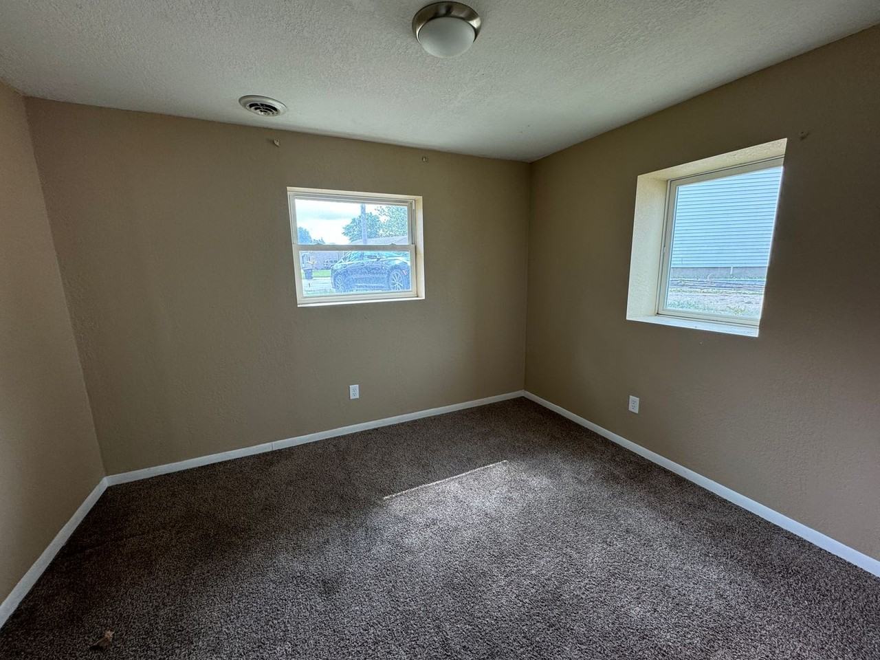 321 19th Avenue Ct W - Photo 7 of 10