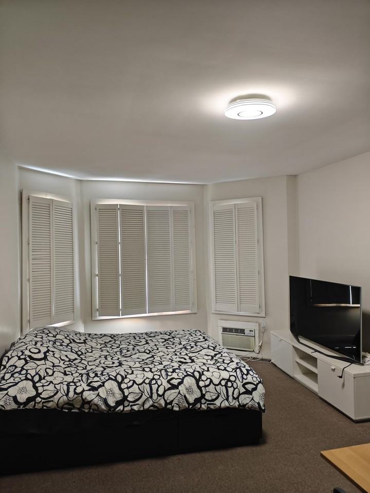 307 Saint George Street - Photo 4 of 11