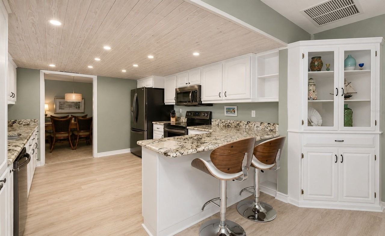 2876 Captiva Dr - Photo 4 of 28