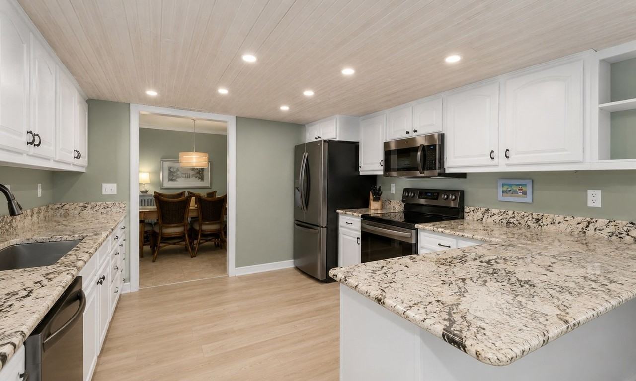 2876 Captiva Dr - Photo 3 of 28
