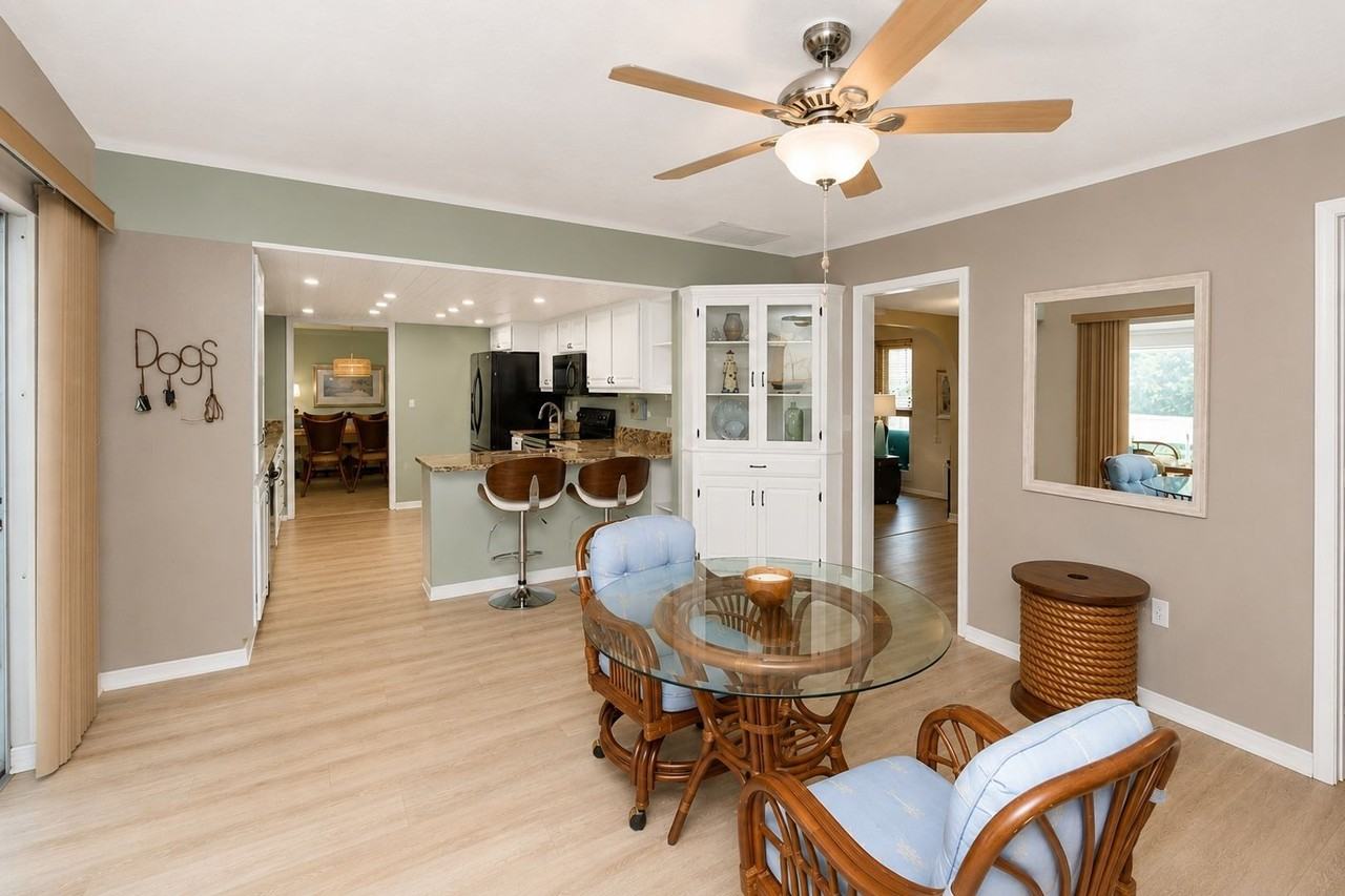 2876 Captiva Dr - Photo 5 of 28