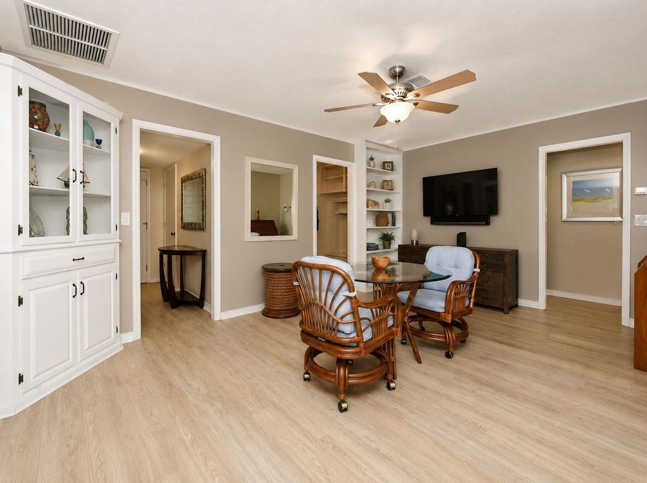 2876 Captiva Dr - Photo 6 of 28