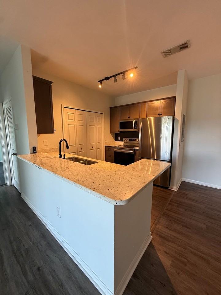 E Longleaf Dr - Photo 7 of 14