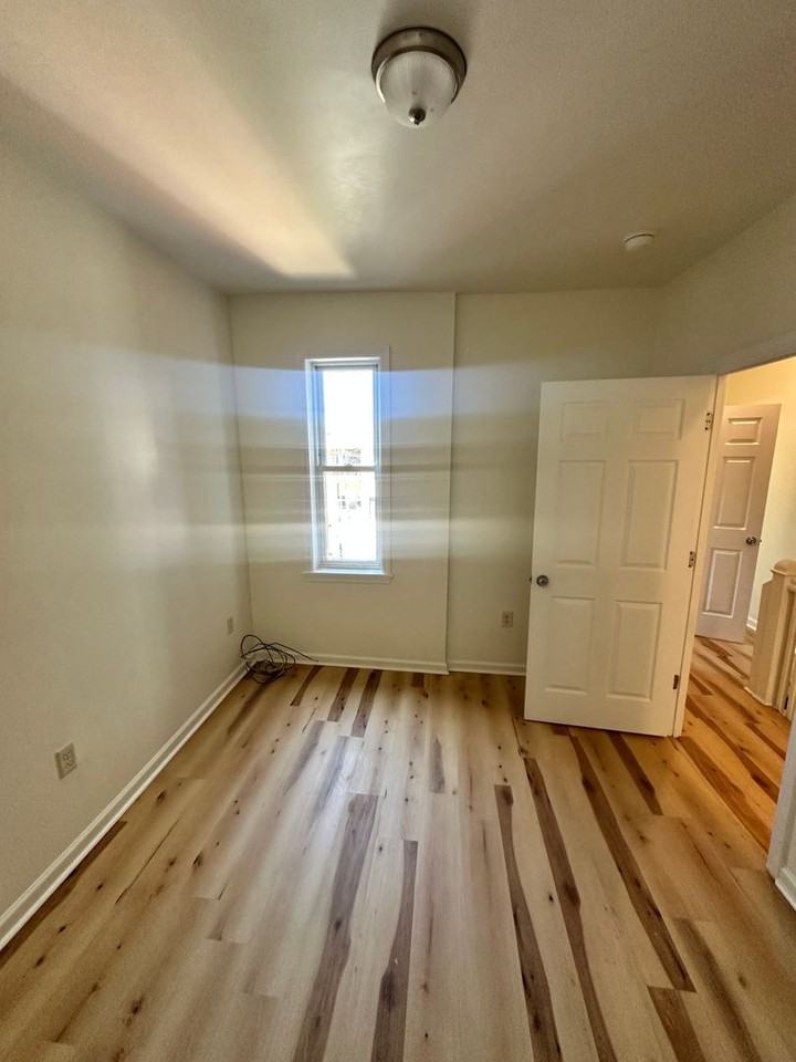 1211 W Poplar St - Photo 6 of 21