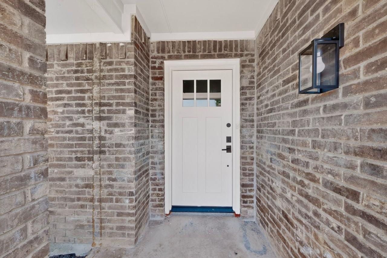 2200 Winona Dr - Photo 6 of 46