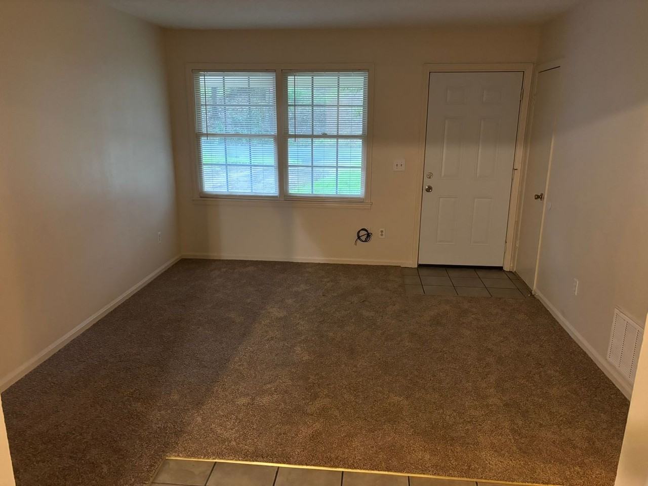 468 Bowen Blvd - Photo 2 of 10