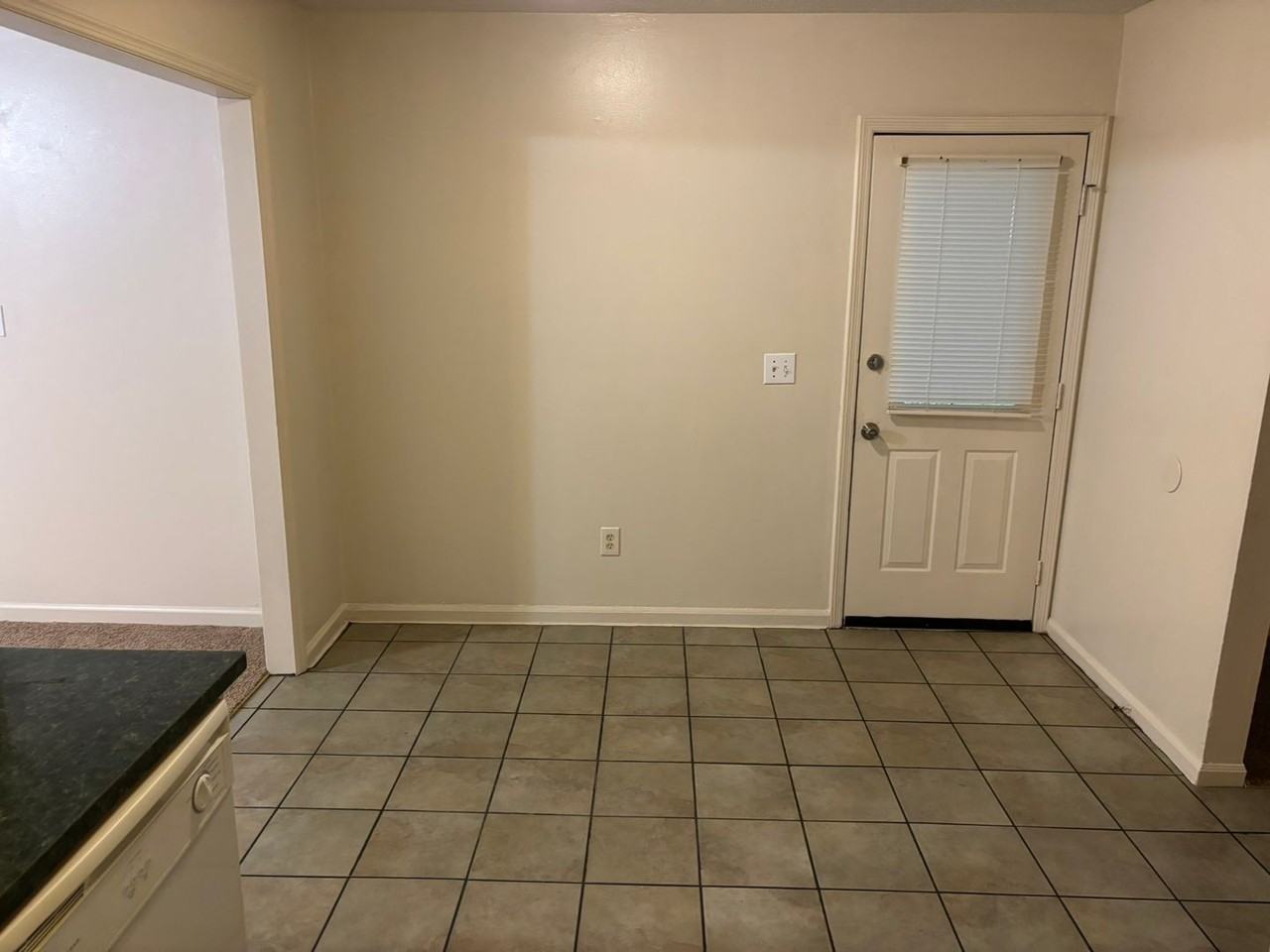 468 Bowen Blvd - Photo 4 of 10