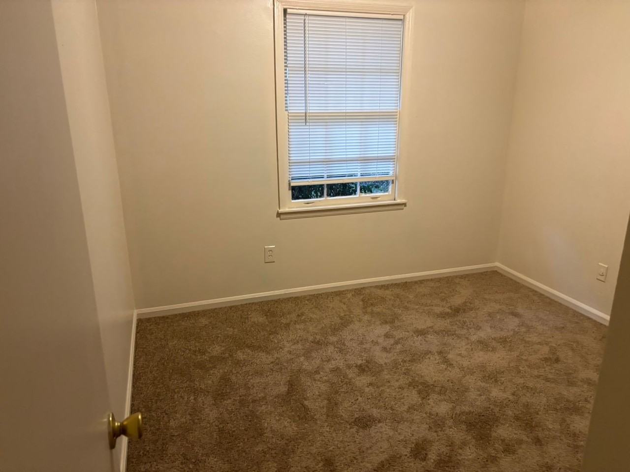468 Bowen Blvd - Photo 6 of 10
