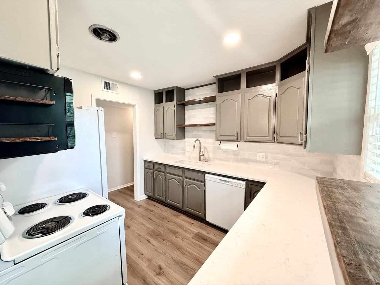 2235 E Contour Dr - Photo 7 of 27