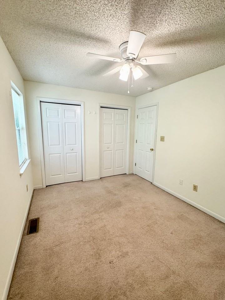 1100 Pine St #B - Photo 3 of 19