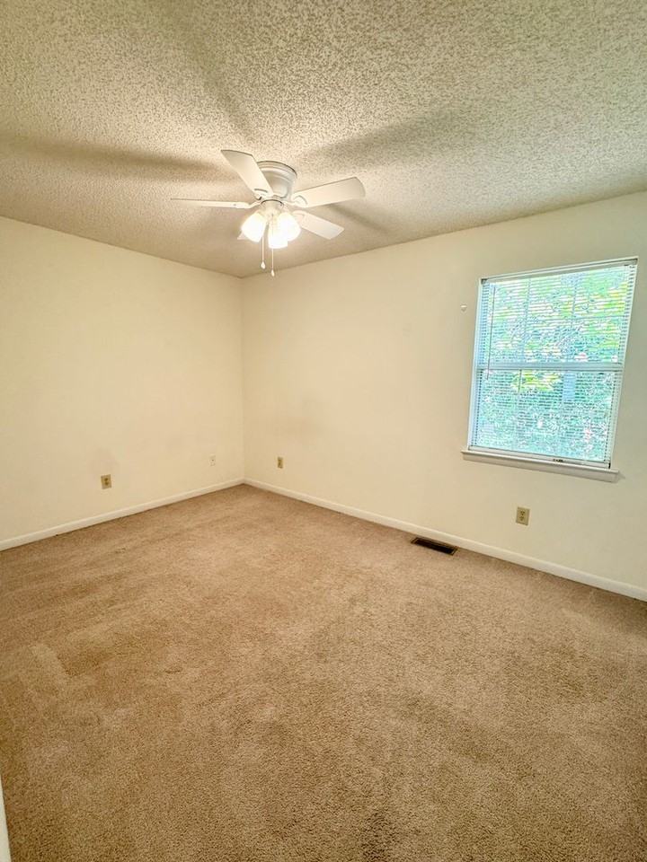 1100 Pine St #B - Photo 5 of 19